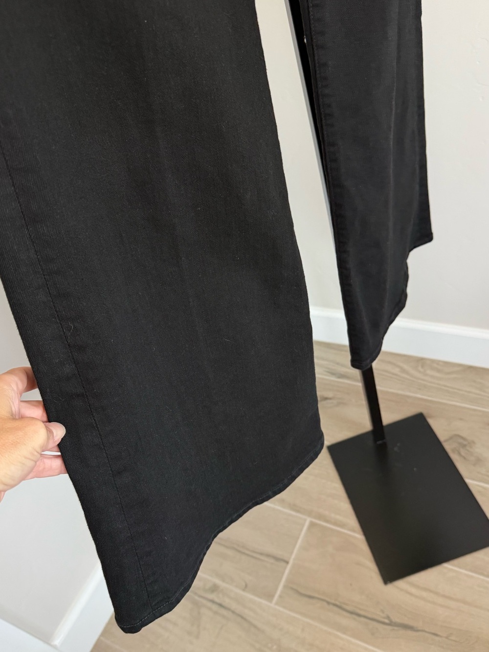 NEW MOTHER The Twister Sneak Jeans Black High Rise Wide Leg Womens 26 Denim - Picture 4 of 9